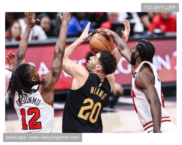 尼克斯兰德尔强打内线，罚球线不断上分