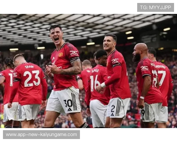 曼联梦剧场再燃激情，球迷欢声雷动，全球首座曼联梦剧场坐落